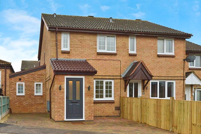 3 Bedroom Semi Detached House For Sale In Westwood Close, Great Holm, Milton Keynes, MK8