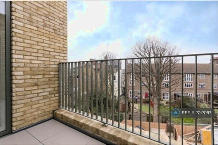 2 Bedroom Flat To Rent In Hafer Road, London, SW11