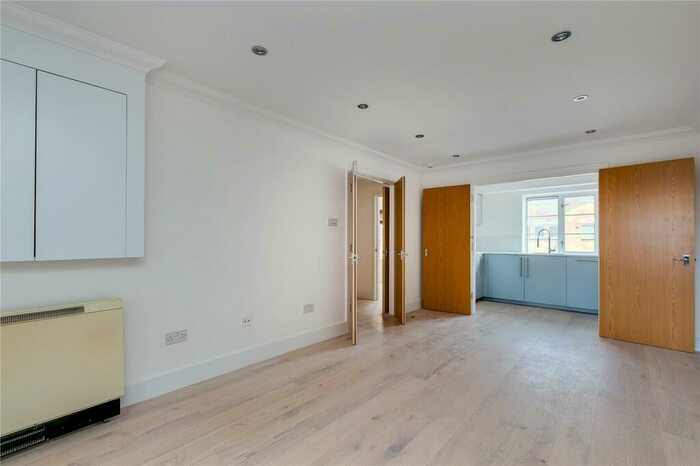 4 Bedroom Apartment To Rent In Gallery Court, Gunter Grove, London, SW10