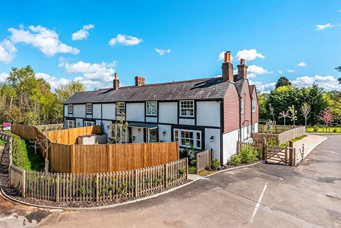 1 Bedroom Flat For Sale In Horsham Road, Beare Green, Dorking, RH5
