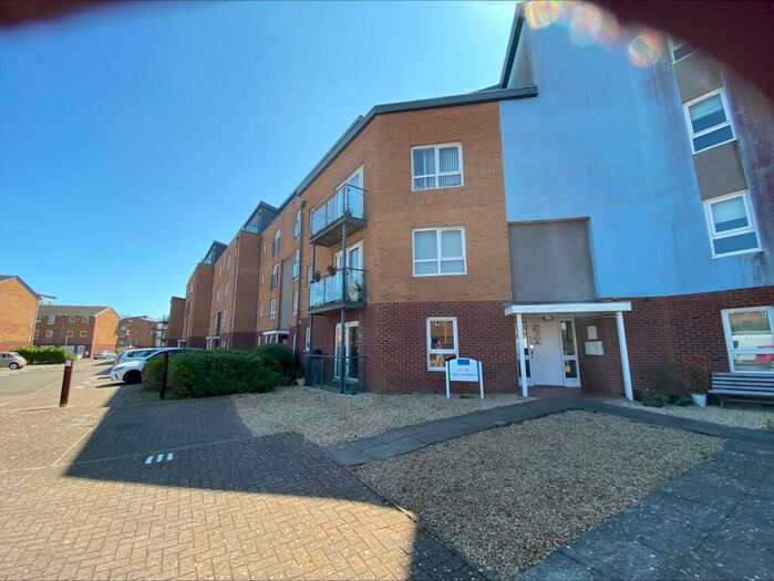 2 Bedroom Apartment To Rent In Cwrt Myrddin, SA15