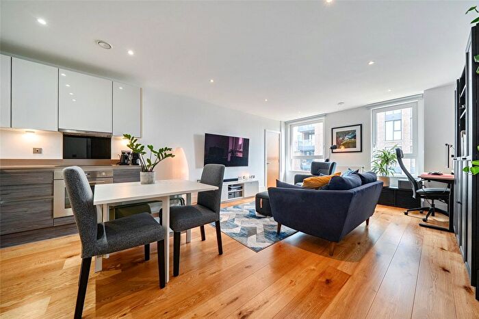 1 Bedroom Flat For Sale In Gullivers Walk, Marine Wharf East, SE8
