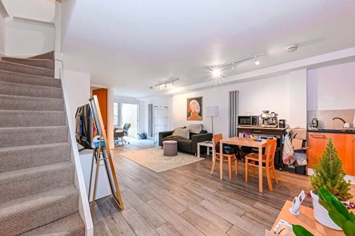 1 Bedroom Flat To Rent In Caledonian Road, Caledonian Road, London, N1