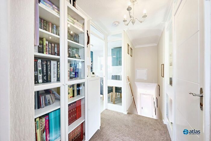 2 Bedroom Flat For Sale In Cavell Close, Woolton, L25