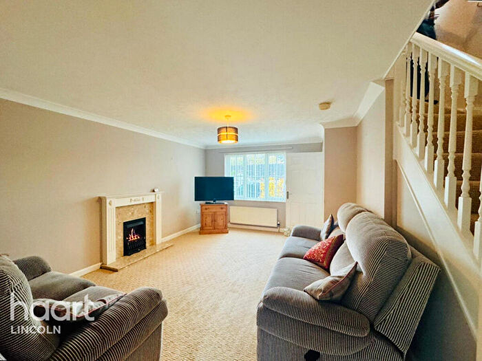 3 Bedroom Semi-Detached House To Rent In Bishop Close, Lincoln, LN2