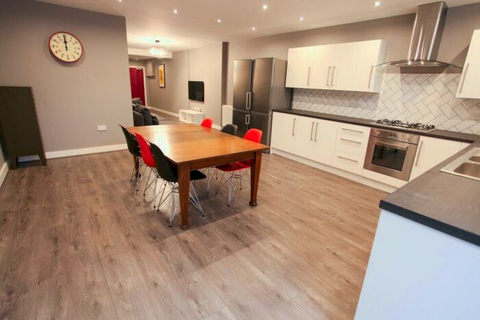 6 Bedroom Semi-Detached House To Rent In Pownall Square, L3