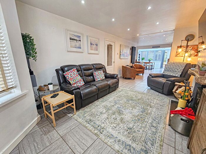 3 Bedroom End Of Terrace House For Sale In Donnington Avenue, Coventry, CV6