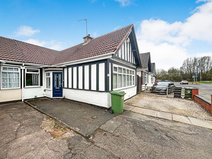 3 Bedroom Semi Detached Bungalow For Sale In Stowheath Lane, Wolverhampton, WV1