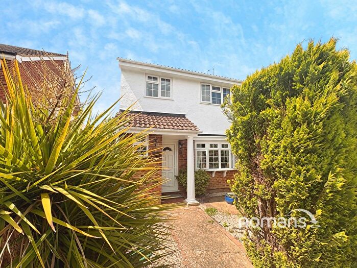 4 Bedroom Detached House For Sale In Herriot Court, Yateley, Hampshire, GU46