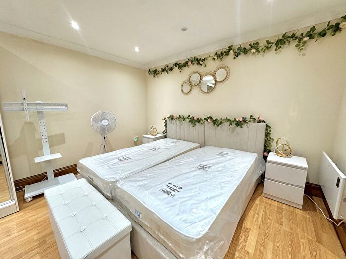 Studio To Rent In Leamington Road, Southall, Greater London, UB2