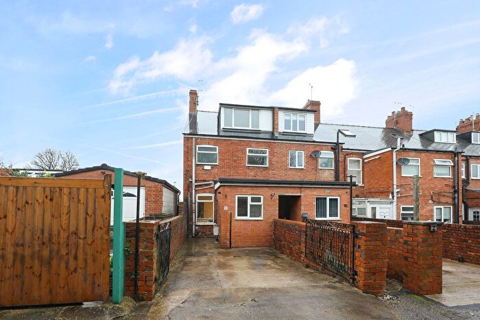 3 Bedroom End Terrace House For Sale In Prospect Terrace, Chesterfield, S40