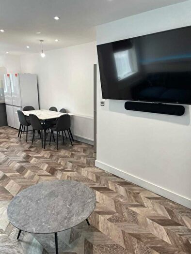 6 Bedroom Semi-Detached House To Rent In Whitby Road, Fallowfield, M14