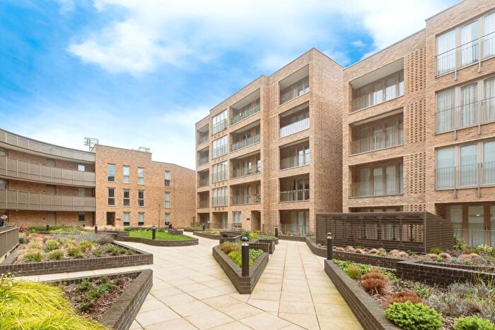 2 Bedroom Flat For Sale In Kings Road, Newbury, Berkshire, RG14