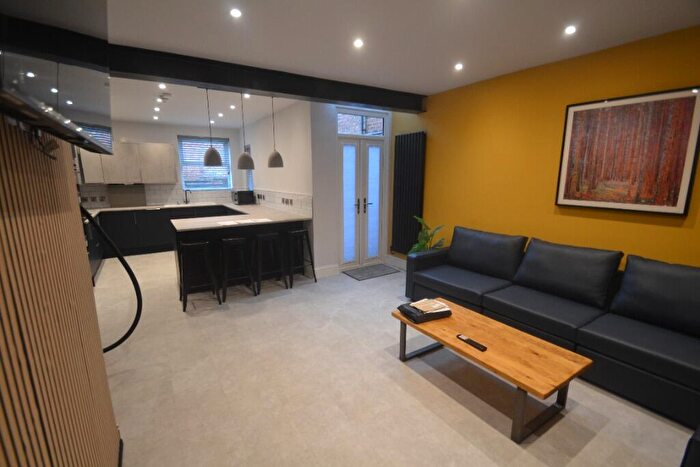 6 Bedroom Terraced House To Rent In Edenhall Avenue, Levenshulme, Manchester, M19