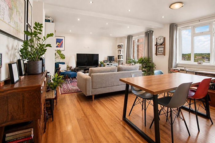 2 Bedroom Apartment For Sale In Ashford Court, Ashford Road, NW2