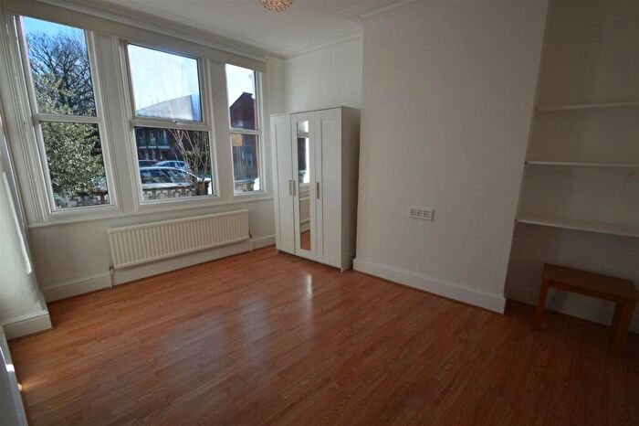 2 Bedroom Flat To Rent In Victoria Crescent, London, N15