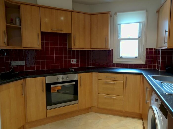 2 Bedroom Flat To Rent In Bromley Road, London SE6