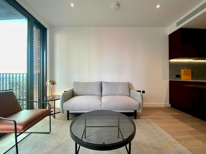 2 Bedroom Flat To Rent In Viaduct Gardens, Legacy Building, SW11
