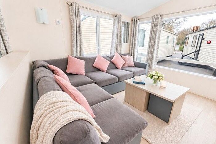 2 Bedroom Mobile/park Home For Sale In Carlton, Saxmundham, IP17