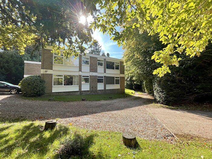 1 Bedroom Flat To Rent In Orchard, St Johns, GU21