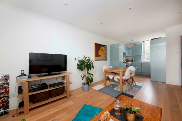 2 Bedroom Flat To Rent In Tyrwhitt Road, London, Greater London, SE4