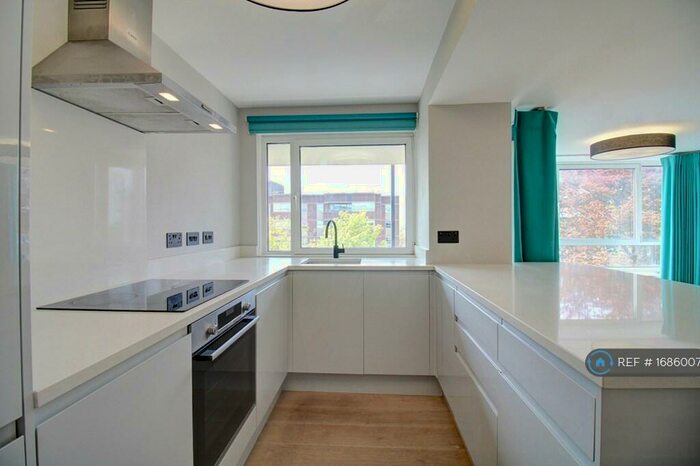 2 Bedroom Flat To Rent In The Drive, Hove, BN3