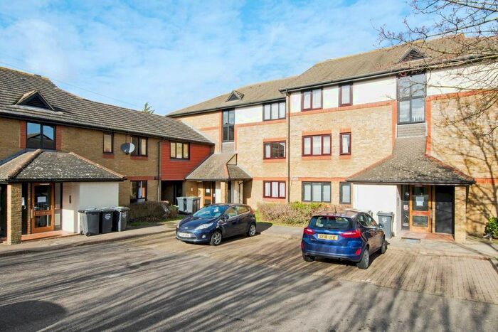 2 Bedroom Flat To Rent In Louvain Road, Greenhithe, DA9