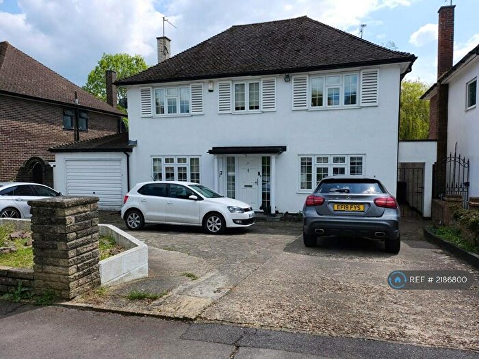 4 Bedroom Detached House To Rent In Courtleigh Avenue, Barnet, EN4