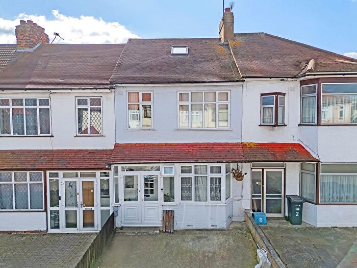 4 Bedroom Terraced House For Sale In Chase Lane, Ilford, IG6