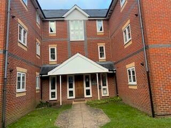 2 Bedroom Flat To Rent In Bishops Way, Andover, SP10
