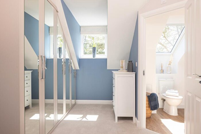 3 Bedroom End Of Terrace House For Sale In Briggington Way, Leighton Buzzard, Bedfordshire, LU7