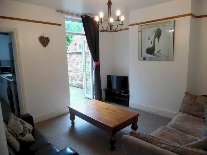 4 Bedroom Terraced House To Rent In Cecil Road, Northampton, NN2
