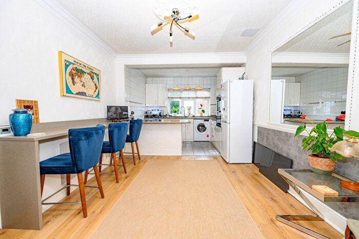 3 Bedroom Flat For Sale In Alston Road, Barnet, EN5