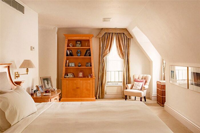 3 Bedroom Flat For Sale In Rose Square, Fulham Road, Chelsea, London, SW3