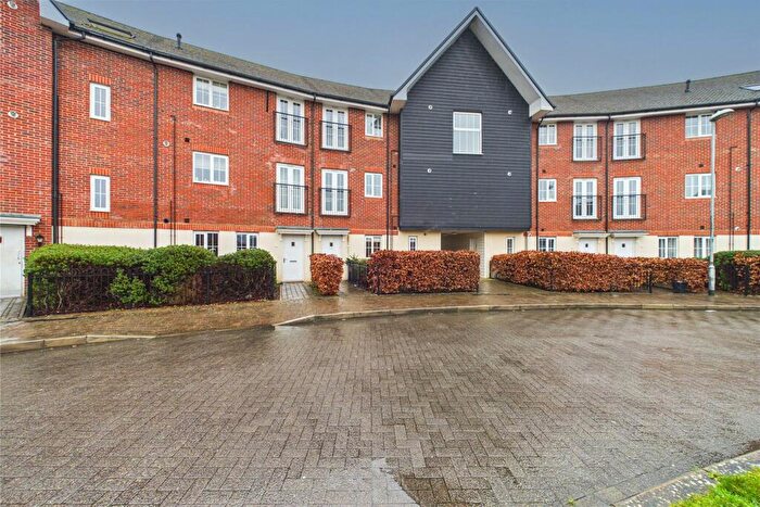2 Bedroom Apartment For Sale In Fulmar Crescent, Bracknell, Berkshire, RG12