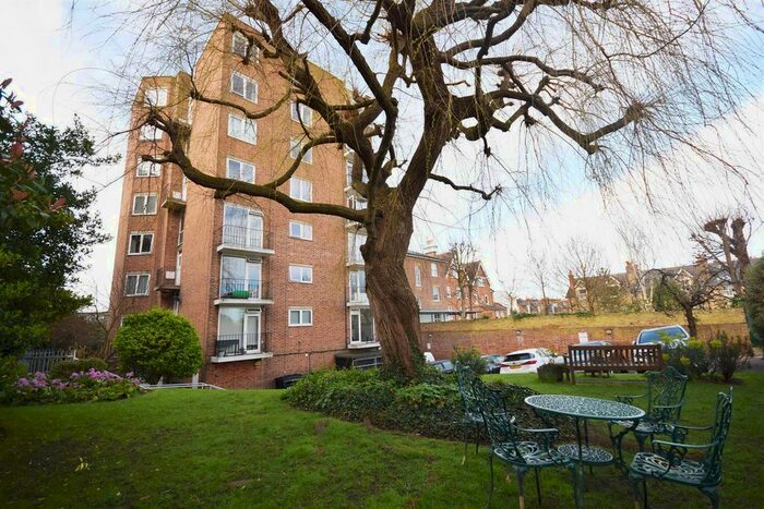 2 Bedroom Flat To Rent In Richmond Hill, Richmond, TW10