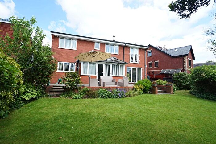 5 Bedroom Detached House To Rent In Easedale Road, Heaton, Bolton, BL1