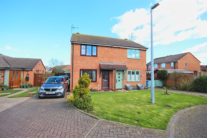 2 Bedroom Semi-Detached House For Sale In Rowan Walk, Hornsea, HU18