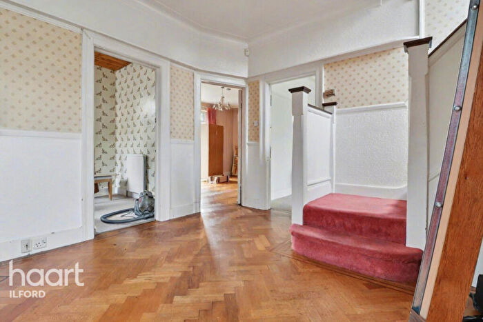 3 Bedroom End Of Terrace House To Rent In The Drive, Ilford, IG1