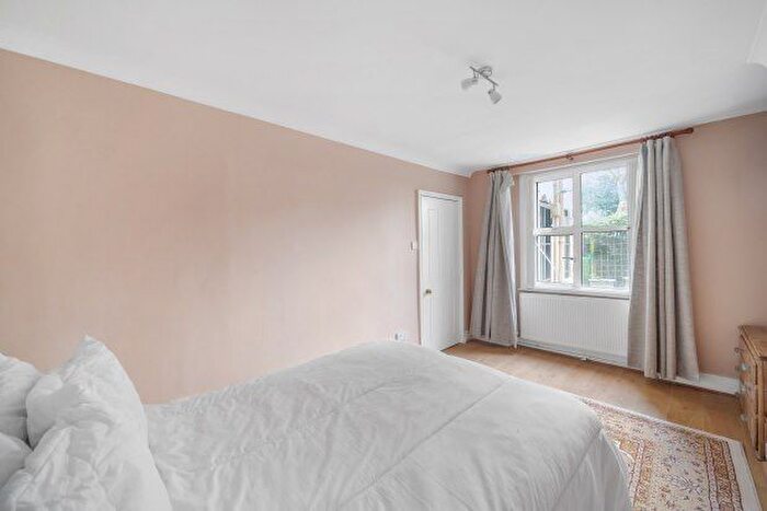 1 Bedroom Flat To Rent In Lillie Road, London, SW6