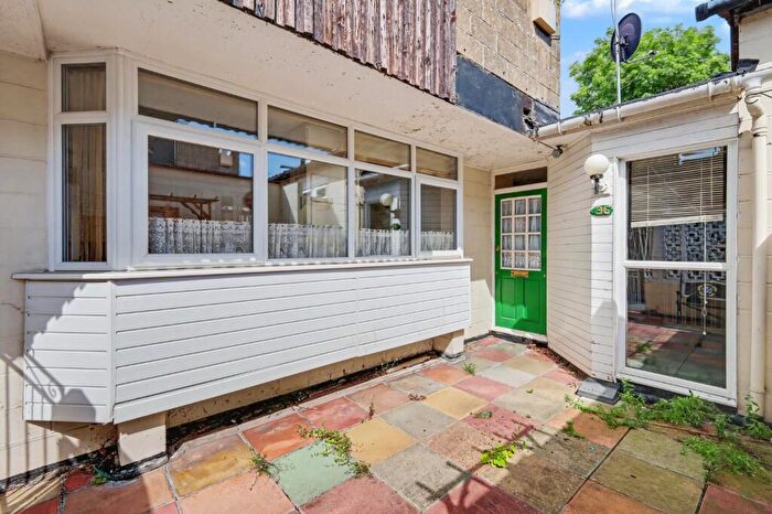 3 Bedroom Terraced House For Sale In Kiln Shaw, Langdon Hills, Basildon, SS16