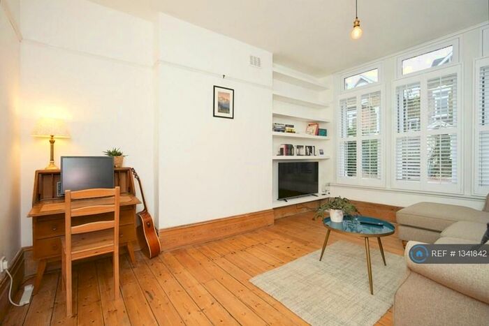 1 Bedroom Flat To Rent In Halesworth Road, London, SE13