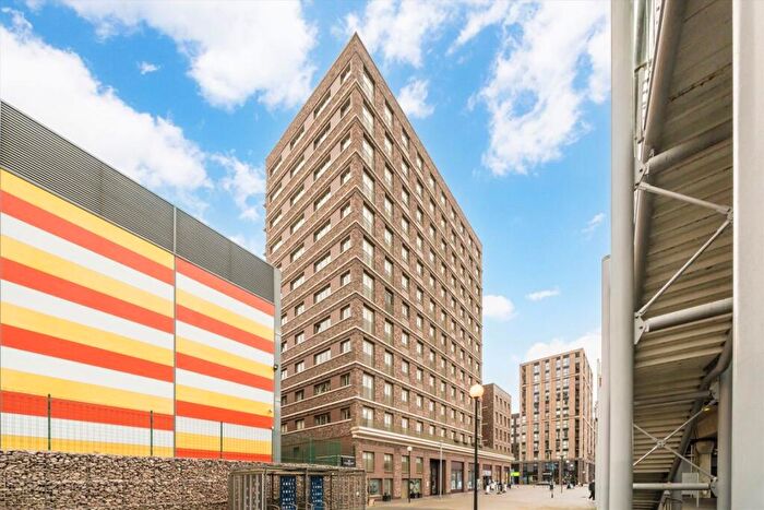 2 Bedroom Flat To Rent In Atlantis Avenue, Gallions Reach, E16