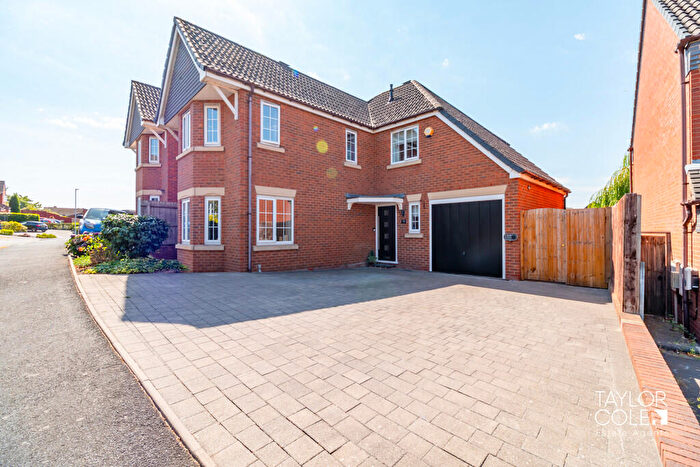 4 Bedroom Detached House For Sale In Peel Drive, Wilnecote, B77