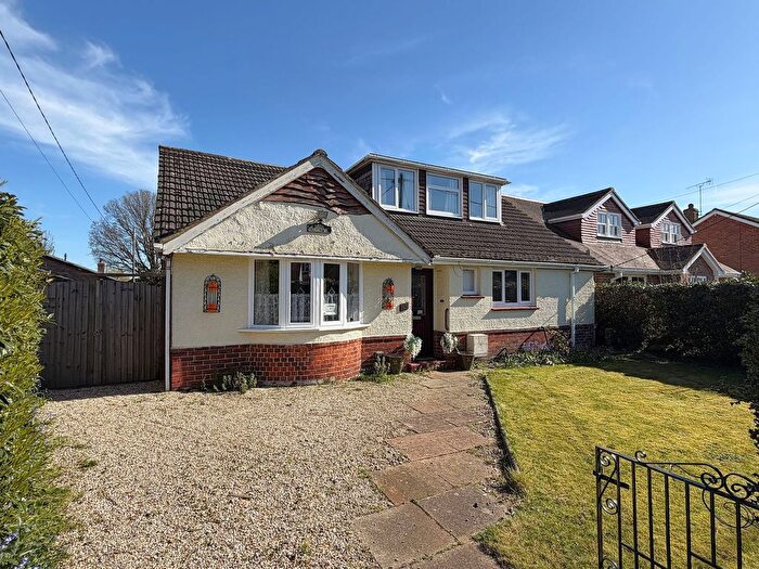 3 Bedroom Bungalow For Sale In West Road, Dibden Purlieu, SO45