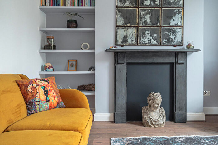 4 Bedroom Terraced House For Sale In Southgate Road, London, N1