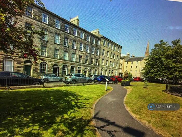 2 Bedroom Flat To Rent In St. Patrick Square, Edinburgh, EH8