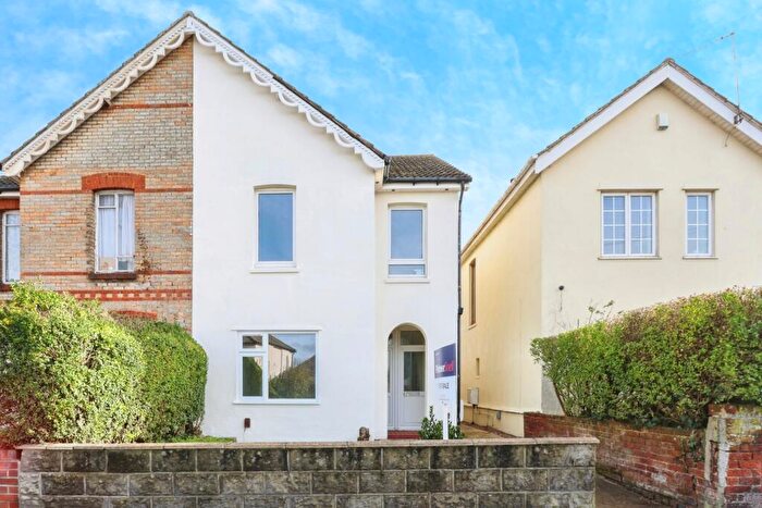 1 Bedroom Flat For Sale In Kinson Road, Bournemouth, Dorset, BH10