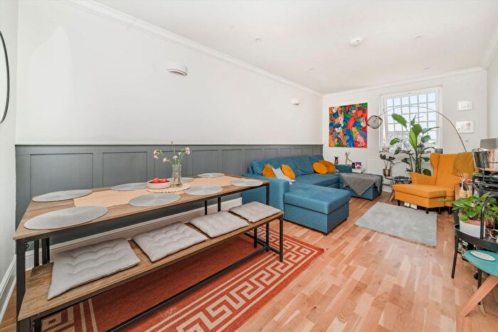 2 Bedroom Flat For Sale In Hilda Road, Southall, UB2