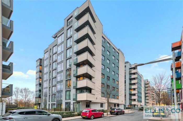 3 Bedroom Apartment To Rent In Kingfisher Heights, Waterside Way, London, N17